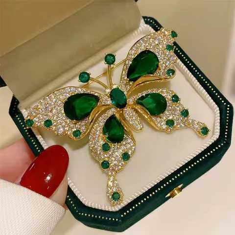 Fashion Women Girls Elegant Emerald Crystal Butterfly Brooches Badges Classic Lady Dress Suit High-end Pins Jewelry 6 best sales fish pin - №4