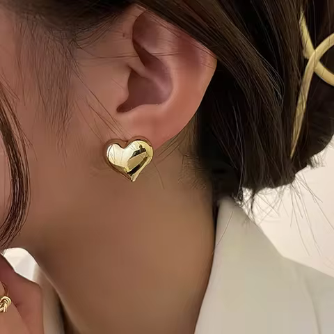 8 best sales heart stud earrings - №7